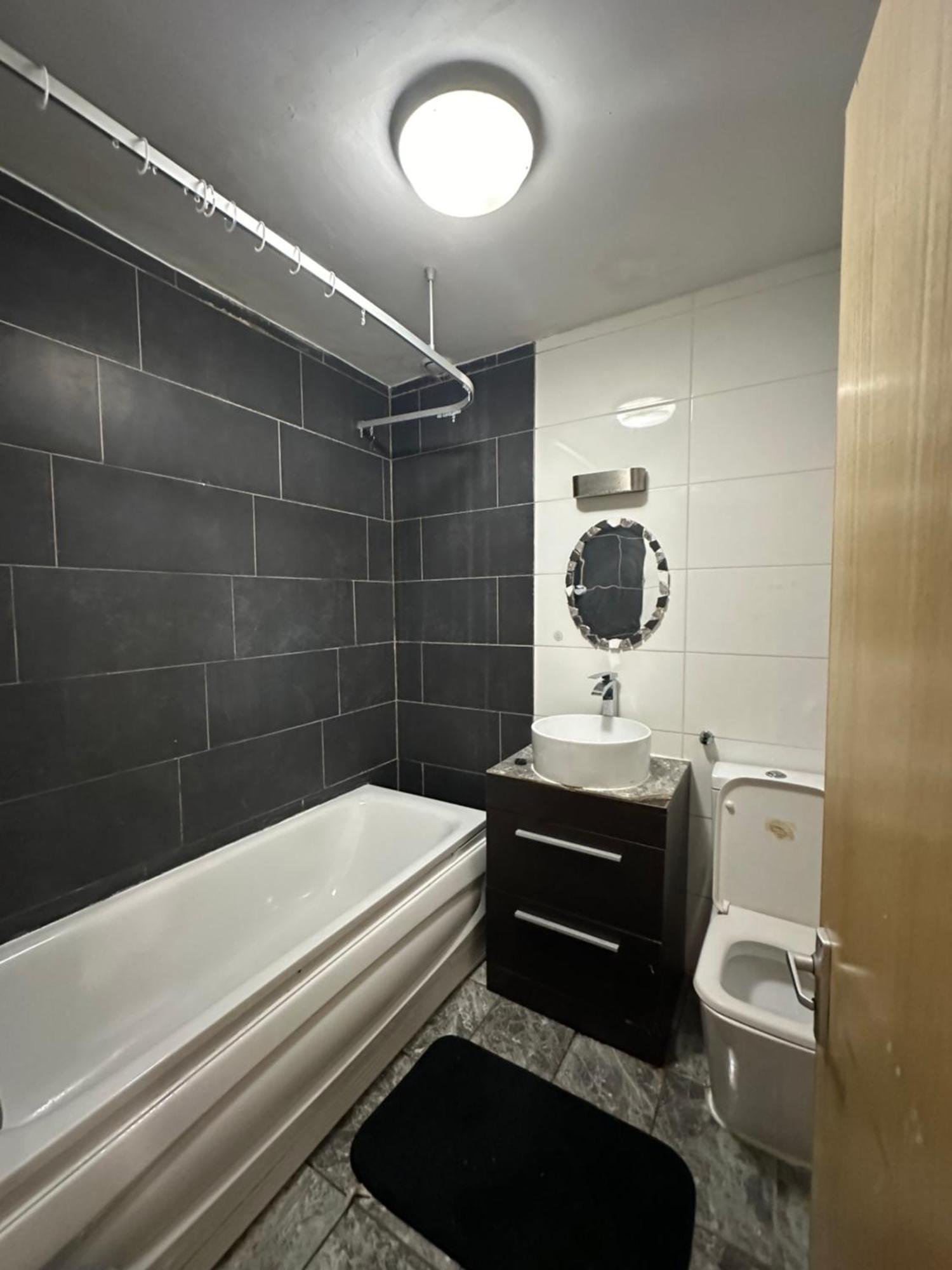 Luxury In Central London!6 Bedroom With 2 Bath & Separate Wc! * Londres