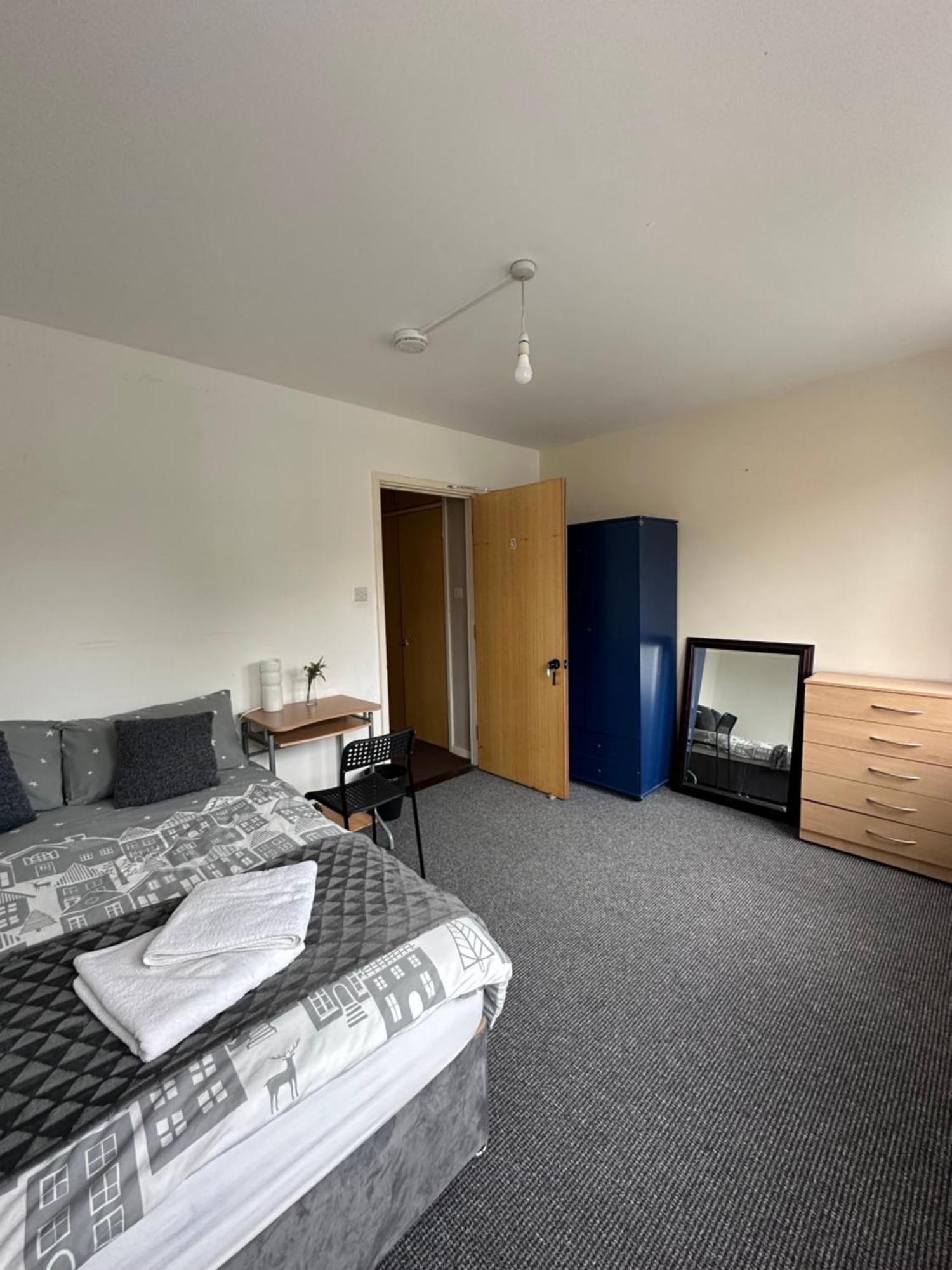 Luxury In Central London!6 Bedroom With 2 Bath & Separate Wc! * Londres